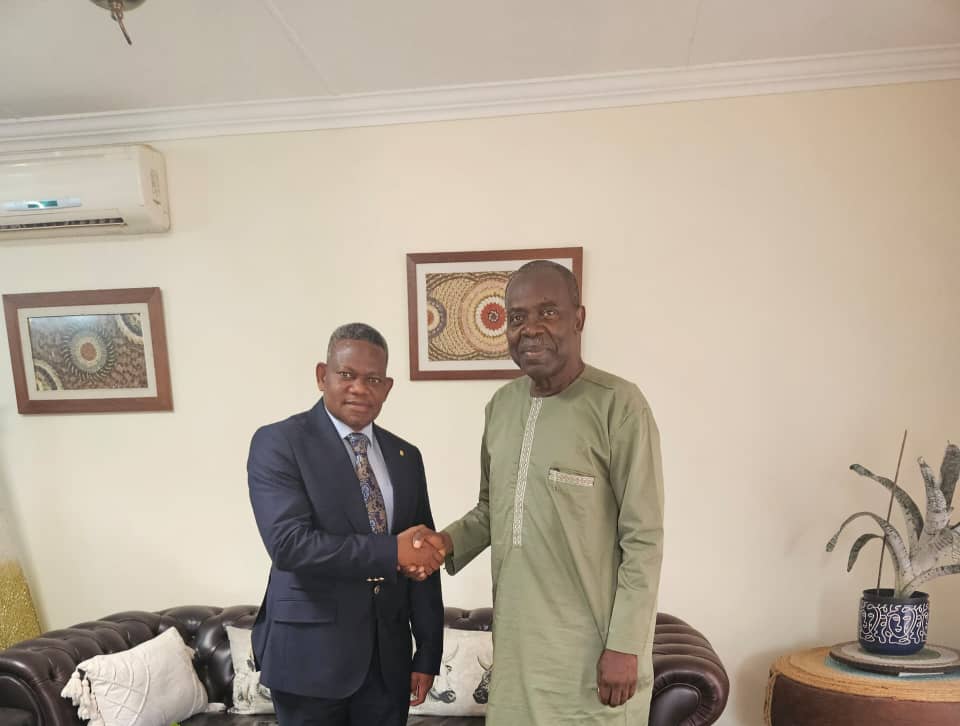 Visite de courtoisie du Chef de Mission M. Kamala BIDIALOU à l’Ambassadeur de la République Centrafricaine, Doyen du Groupe des Ambassadeurs africains en République d’Afrique du Sud.